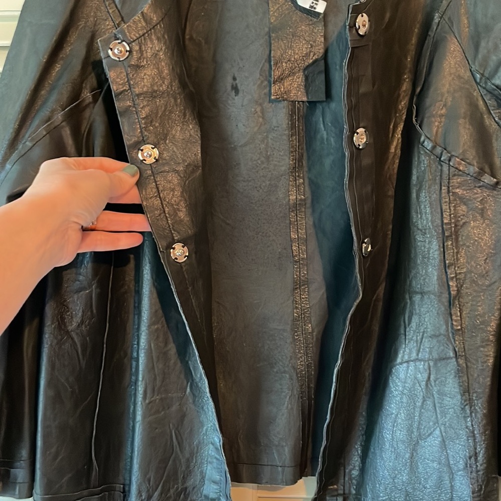 Fleur-de-lis artisan style, genuine leather jacket - Picture 5 of 8
